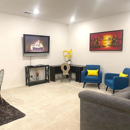 Private Lux Apartment In A New Community Фонтана Экстерьер фото